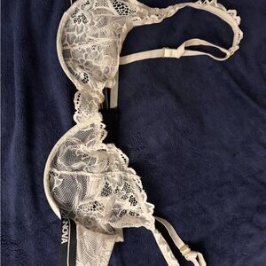 Fashion Nova Lace Bra in Cream and Black fashion nova lace bra small/ 34 A. New